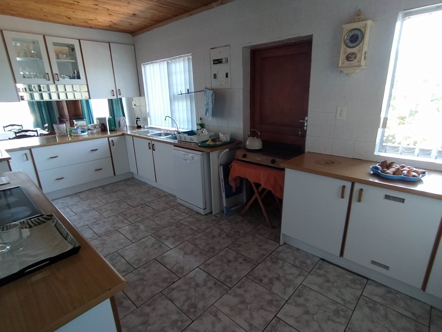 6 Bedroom Property for Sale in De Kelders Western Cape